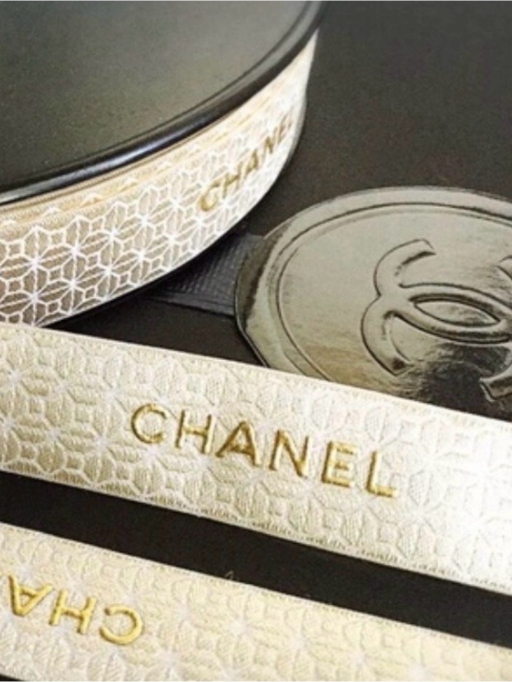 CHANEL Ivory Gold Logo Ribbon Full Roll 25M Rare Gift Wrap Sealed - Picture 2 of 3